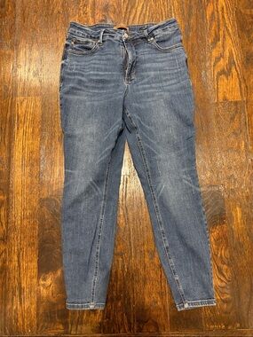 Judy Blue Classic Mid-Blue Skinny Jeans